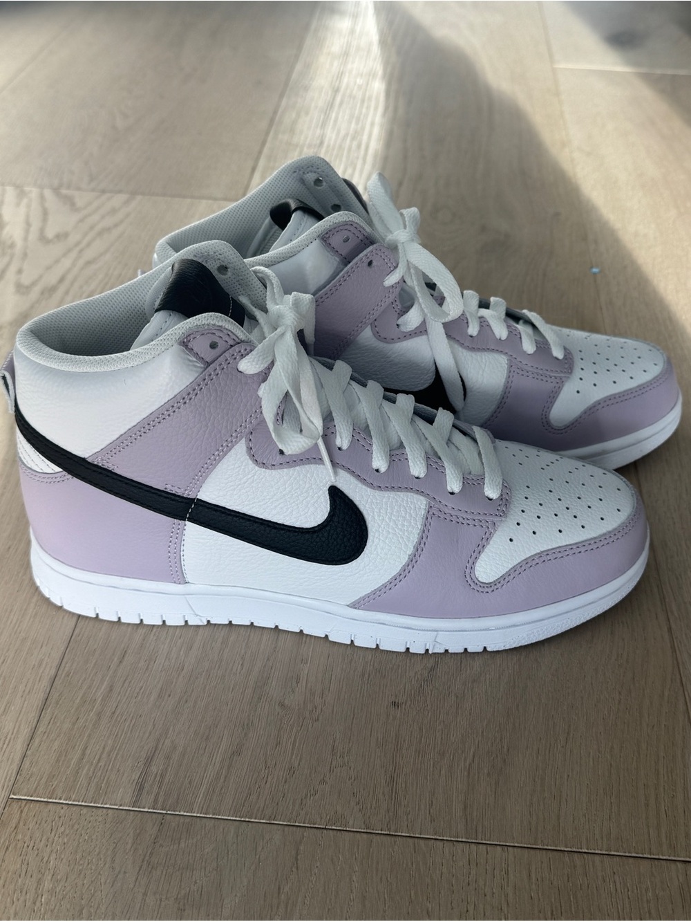 Nike Mid-Top Sneakers in White, Lavender & Black